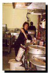 kitchen1.jpg (8304 bytes)